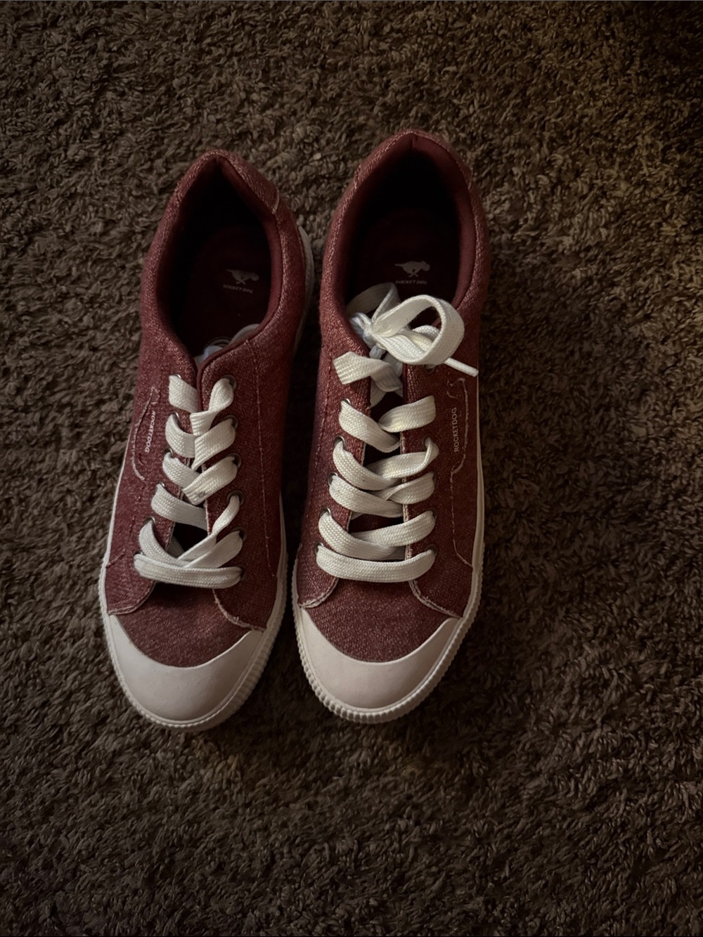 Casual Low-Top Rocket-dog Sneakers in Burgundy with White Accents